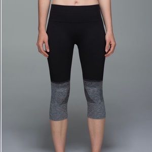 Lululemon Seamlessly Street Crop
Heathered Black
